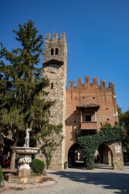 Grazzano Visconti 'nin küçük bir köyü, Piacenza ili, Emilia Romagna