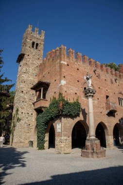 Grazzano Visconti 'nin küçük bir köyü, Piacenza ili, Emilia Romagna