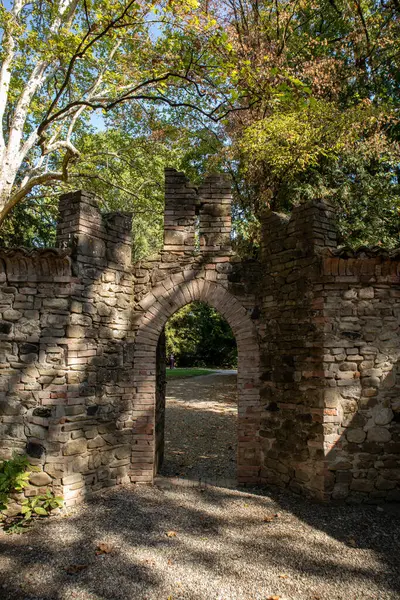 Grazzano Visconti 'nin küçük bir köyü, Piacenza ili, Emilia Romagna