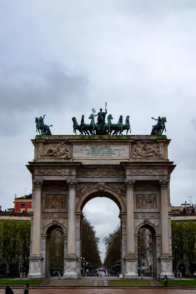 Arco della Pace, Milano şehri, Lombardiya