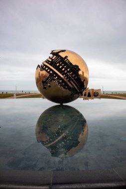 A. Pomodoro Küresi, Pesaro şehri, Marche.