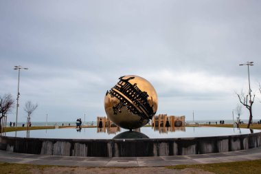 A. Pomodoro Küresi, Pesaro şehri, Marche.