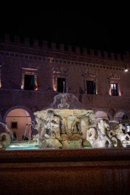 Halkın Meydanı, Pesar şehri, Marche