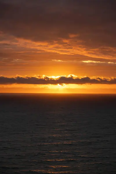 Denizin üzerinde gün batımı, San Giovanni di Sinis, Oristano ili, Sardunya