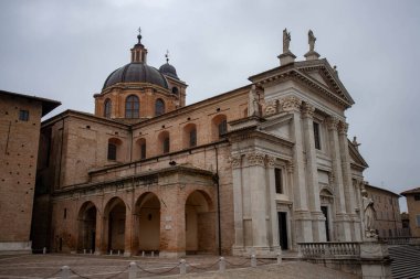 Santa Maria Assunta Katedrali, Urbino, Marche
