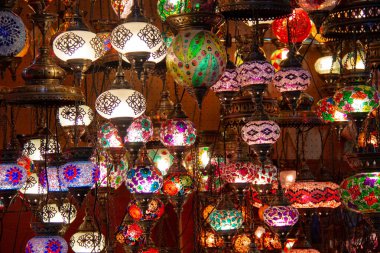 İstanbul Kapalı Çarşısı 'nda lambalar