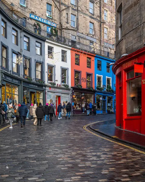 Victoria Street with its colorful shops and buildings is one of the most photographed locations of Edinburgh. Edinburgh, Scotland, Jan. 2023.