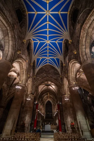 Edinburgh, İskoçya, Ocak 2023. St. Giles Katedrali 'nin iç mimarisi (High Kirk).