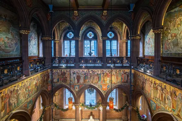 Edinburgh, İskoçya, Ocak 2023. Büyük İskoç Ulusal Portre Galerisi Salonu. Güzel dekorasyonlarıyla.