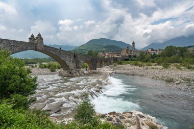 Bobbio 'nun ünlü simgesi, İtalyanca' da Ponte Gobbo, Emilia Romagna, İtalya