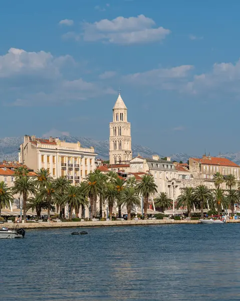 Bu çarpıcı görüntü, Hırvatistan 'ın önde gelen Diocletian Sarayı ile liman sınırlarını ele geçirdi