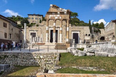 Brescia, İtalya, Eylül 2023. Roma forumunun anıtsal alanındaki Brixia Kongresi. Brescia kuzey İtalya 'daki en iyi korunmuş Roma binalarına ev sahipliği yapıyor.