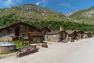 Fransız Alpleri 'nin en güzel köylerinden biri olan Bonneval Sur Arc, Savoie bölgesinde yer almaktadır.
