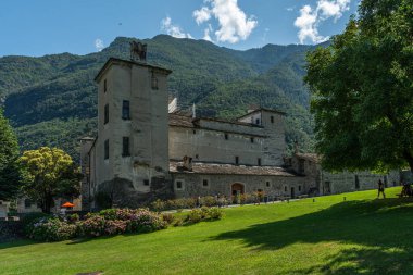 İtalya 'nın Rönesans döneminde inşa edilen Aosta Vadisi bölgesinin en ünlü malikanelerinden biri olan Issogne Kalesi' nin dışı.