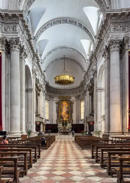 Brescia 'daki Santa Maria Assunta Katedrali. Duomo Nuovo, Lombardy, İtalya olarak da bilinir.