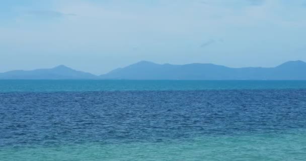 Prachtige Oceaan Met Bergsilhouet Achtergrond Avontuur Reisbestemming World Tourism Concept — Stockvideo