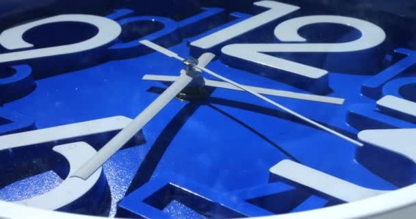 Cropped View Horloge Murale Marine Bleue Ime Lapse Minutes Déplaçant — Video