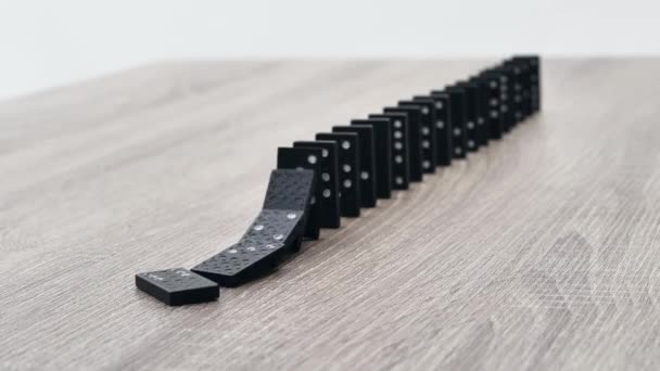 Domino Effekt Slow Motion Fallande Svarta Plattor Med Vita Prickar — Stockvideo