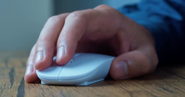 Businessman Click White Computer Mouse Scroll Internet Websites Online Searching — Vídeo de stock
