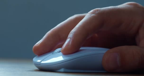 Close Hand Office Worker Actively Using Computer Mouse While Working — Stockvideo