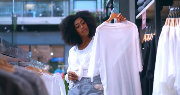 Pleasant Multi Ethnic Millennial Female Curly Afro Hair Shopping Clothing — Wideo stockowe