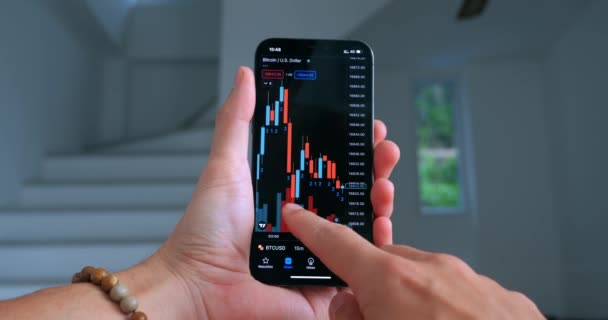Close Businessman Checking Bitcoin Price Chart Digital Exchange Smartphone Office — Wideo stockowe