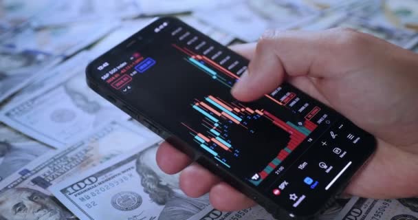 Концепція Заробітку Швидких Грошей Фондовій Біржі Використанням Мобільного Додатку Торгівлі — стокове відео