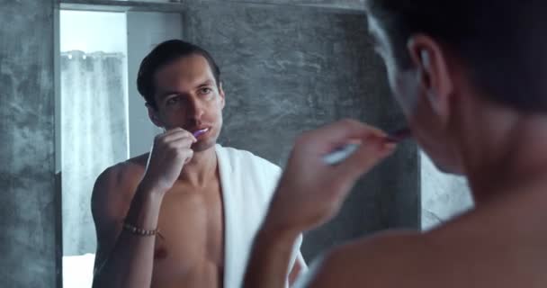 Close Young Millennial Naked Man Brushing His Teeth Toothbrush Bathroom — Vídeos de Stock