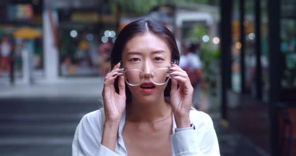 Close Portrait Asian Female Face Student Woman Poor Eyesight Takes — Vídeo de Stock