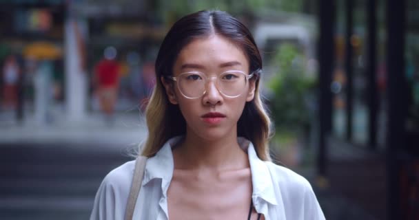 Portrait Young Asian Woman Glasses Looking Camera Mall Young Asian — Vídeo de Stock