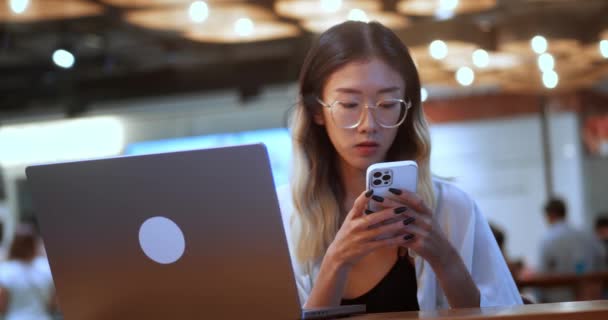 Asian Young Female Student Use Mobile Phone App Computer Work — Vídeo de Stock