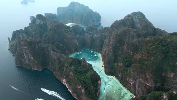 Teluk Maya Dan Pileh Lagoon Aerial Footage Pandangan Drone Udara — Stok Video