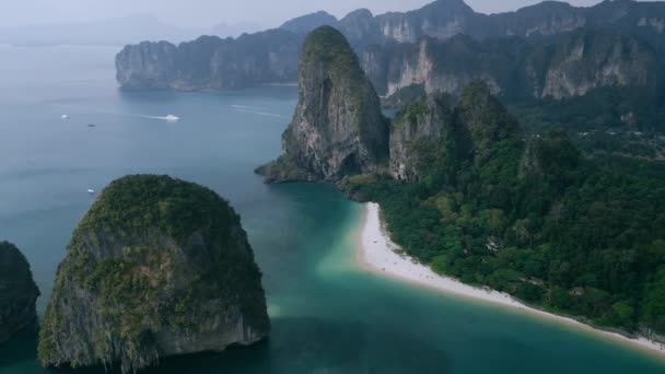Кинематографический Снимок Краби Таиланд Aerial Flying Над Заливом Широким Видом — стоковое видео