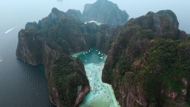 Cinematic Top View Whole Island Phi Phi Lee Iconic Maya — Stock videók