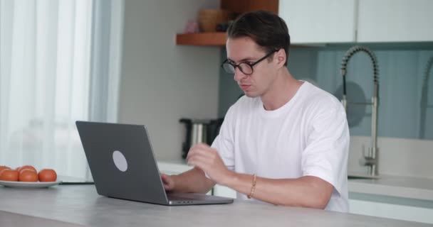 Aggressive Man Dissatisfied Results Working Laptop Take Glasses Aggressively Beats — Stock Video