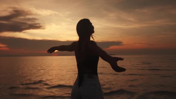 Silhouette Woman Orange Sunrise Raising Her Hands Air Spinning Rejoicing — Stock Video