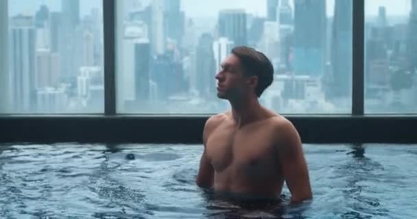 Caucasian Man Relax Roof Top Swimming Pool Luxury Hotel Big — Stock Video