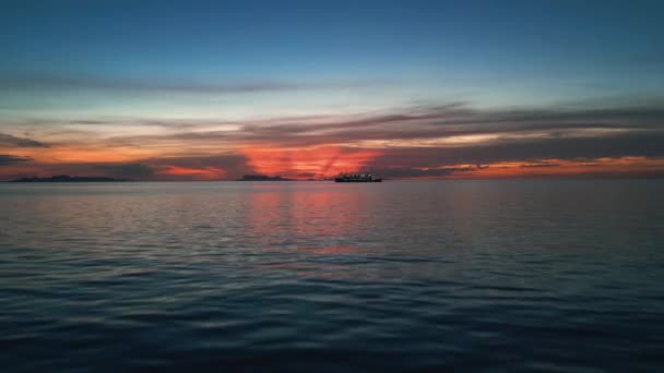 Zdjęcia Filmowe Wieczorne Niebo Zachód Słońca Morzu Widok Lotu Drona — Wideo stockowe