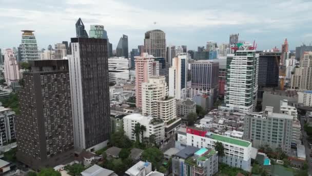 Letecký Záběr Městského Městského Prostředí Velkých Městských Budov Dne Filmový — Stock video