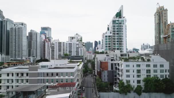 タイのバンコク市内のドローンによる空中ビデオ 都市ドローンの映像は 日中の建物で撮影されています アーバン ビデオ シティスケープ ビデオ — ストック動画
