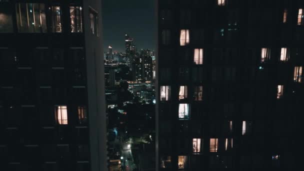 Filmgedrehte Luxuswohnung Einem Modernen Hohen Wohnhaus Bei Nacht Luftlinie Der — Stockvideo