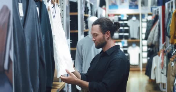 Sale Shop Man Being More Mindful His Purchases Choosing Things — Stock Video