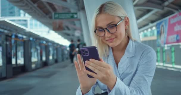 Woman Using Smartphone Waiting Subway Station Millennial Blonde Caucasian Woman — Stock Video