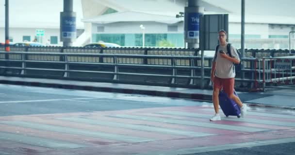 Бангкок Таиланд Декабря 2023 Года Полет Человека Мешком Руках Город — стоковое видео