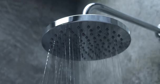 Douchekop Stromend Water Badkamer Close Concept Van Koude Warme Contrast — Stockvideo