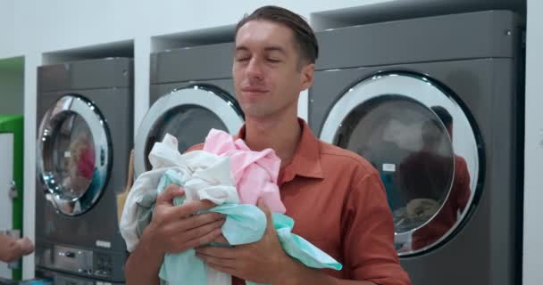 Människan Tvättar Väntar Tvättomat Vardagen Rutinmässig Hushållssyssla Väntande Tvätthand Dagliga — Stockvideo