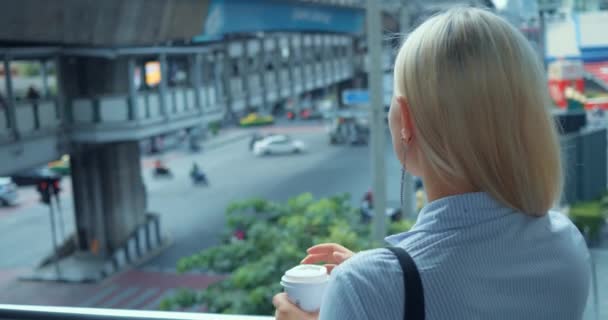 Woman City Bridge Cup Coffee Back Young Blonde Resting Calm — Stock Video