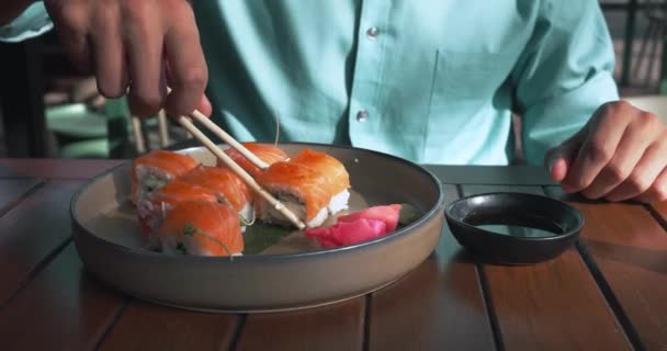Eating Sushi Chopsticks Male Hands Guy Restaurant Wields Chopsticks Wooden — Stock Video