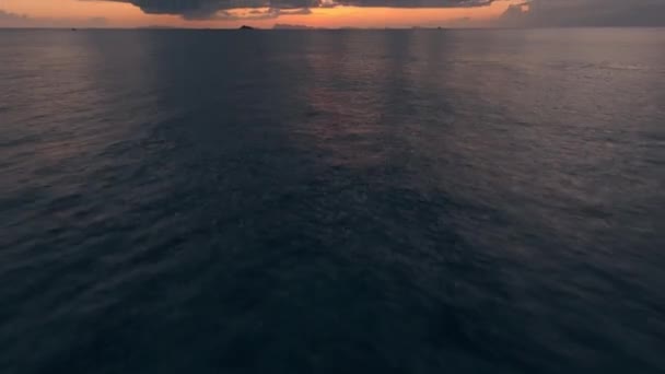 Величний Помаранчевий Захід Сонця Хмарне Небо Над Величезним Морським Повітряним — стокове відео