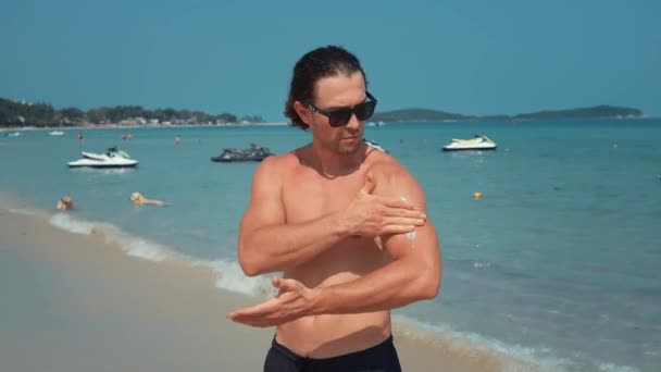 Océan Rivage Homme Applique Crème Solaire Peau Protection Solaire Vacances — Video